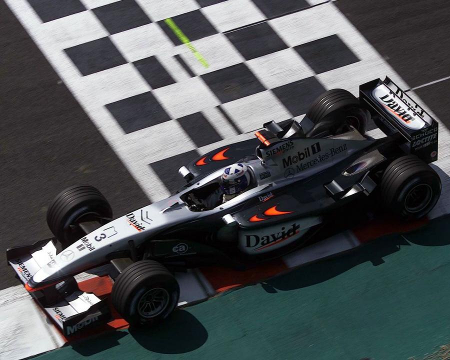  McLaren Mercedes-Benz MP4-17 2002 года  (фото 3 из 8)